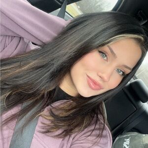 Meet your Posher, Kayla